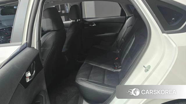 Kia The New K3 2nd generation 2023 Белый из Кореи, фото 2