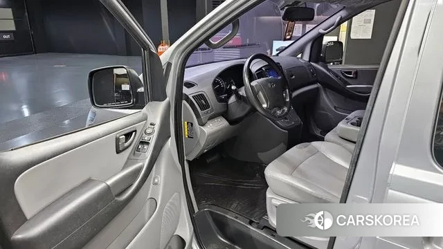 Hyundai The New Grand Starex 2019 Серебристо-серый из Кореи, фото 2