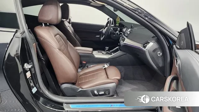 BMW 4 Series (G22) 2021 Черный из Кореи, фото 2