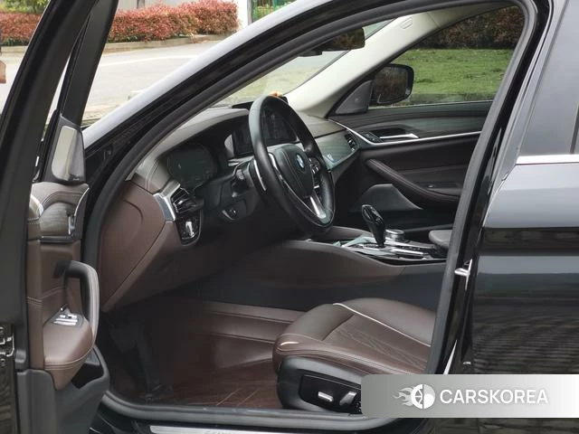 BMW 5 series 2021 Черный из Китая, фото 2