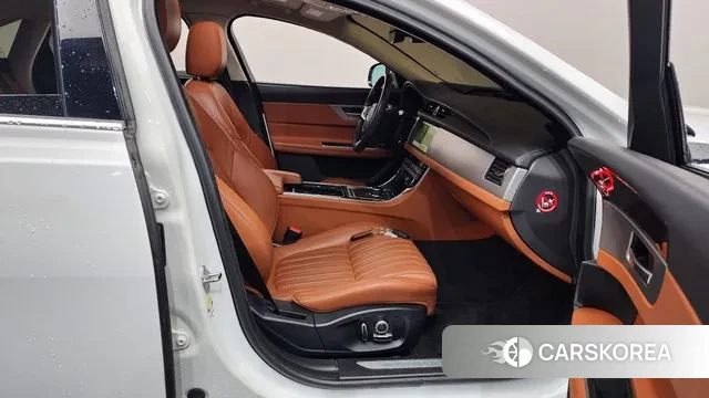 Jaguar XF (X260) 2019 Белый из Кореи, фото 2