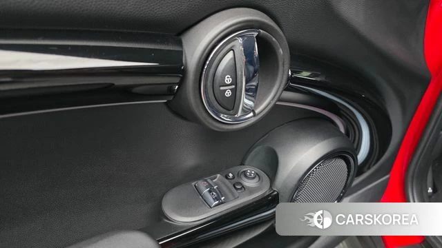 Mini Cooper 2022 Красный из Кореи, фото 2