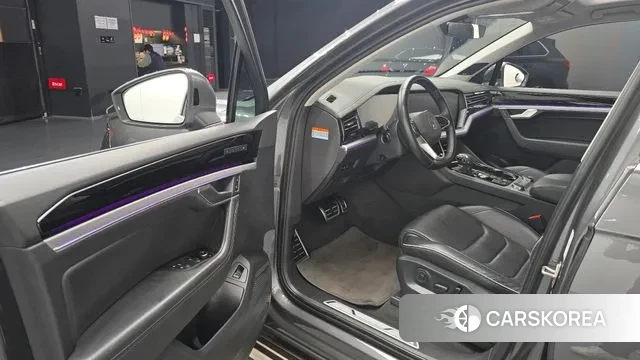 Volkswagen Touareg 3rd generation 2021 Серый из Кореи, фото 2