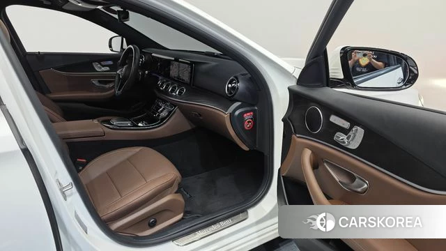 Mercedes-Benz E-Class W213 2023 Белый из Кореи, фото 2
