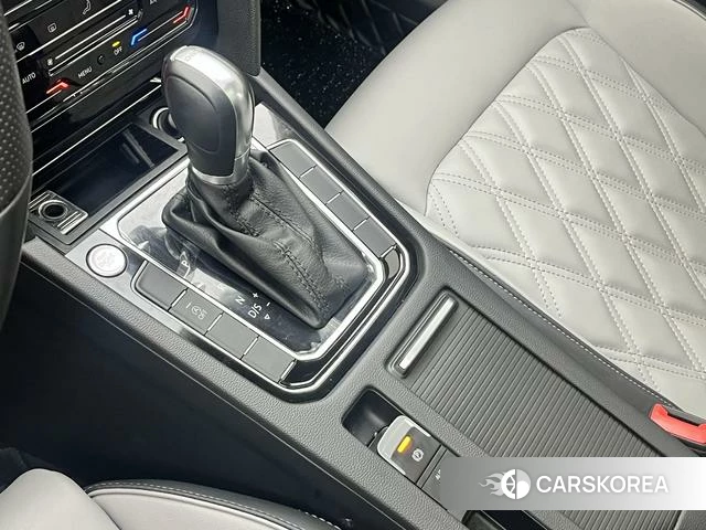 Volkswagen Magotan 2024 Черный из Китая, фото 2