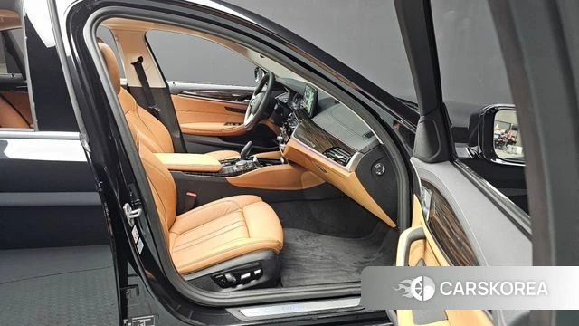 BMW 5 Series (G30) 2022 Черный из Кореи, фото 2