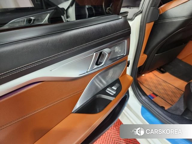 BMW 8 Series (G15) 2021 Белый из Кореи, фото 2