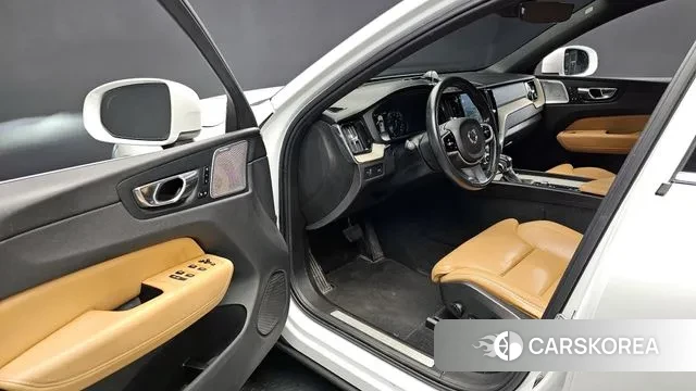 Volvo XC60 second Generation 2018 Белый из Кореи, фото 2