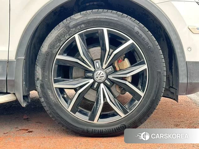 Volkswagen Tiguan L 2018 Белый из Китая, фото 2