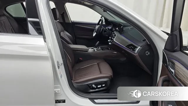 BMW 5 Series (G30) 2019 Белый из Кореи, фото 2