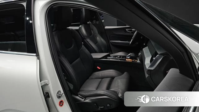 Volvo XC60 second Generation 2024 Белый из Кореи, фото 2