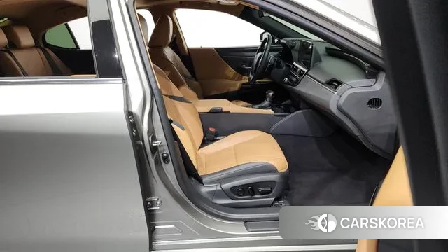 Lexus ES300h 7th generation 2023 Серый из Кореи, фото 2