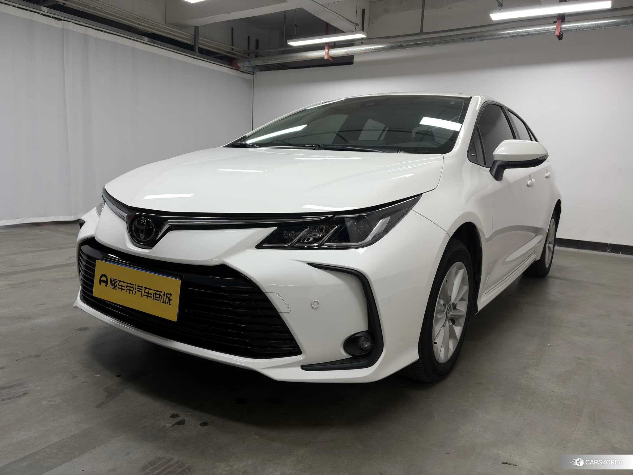 Toyota Corolla 2021 Белый из Китая, фото 2