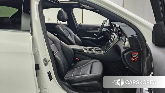 Mercedes-Benz C-Class W205 2021 Белый из Кореи, фото 2
