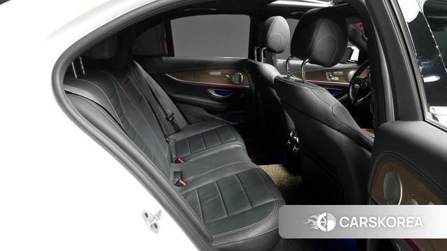 Mercedes-Benz E-Class W213 2021 Белый из Кореи, фото 2