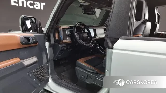 Ford Bronco 6th Generation 2022 Светло-серебряный цвет из Кореи, фото 2