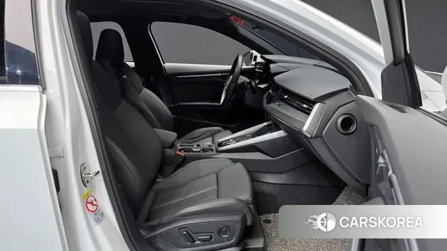 Audi A3 (8Y) 2023 Белый из Кореи, фото 2