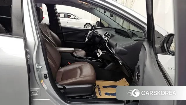 Toyota Prius 4th Generation 2018 Серебристо-серый из Кореи, фото 2