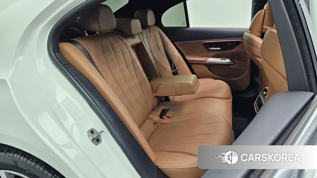 Mercedes-Benz E-Class W214 2024 Белый из Кореи, фото 2