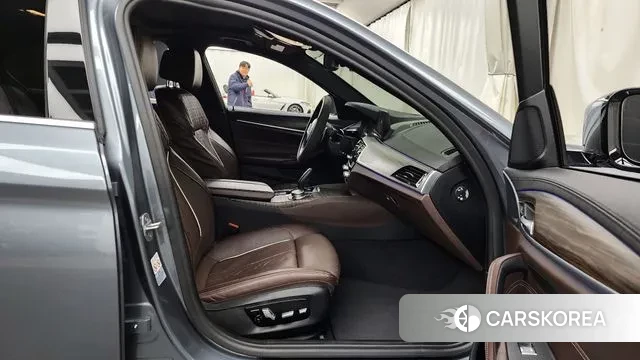 BMW 5 Series (G30) 2019 Серебристо-серый из Кореи, фото 2