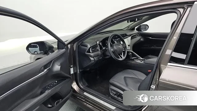 Toyota Camry (XV70) 2020 Коричневый из Кореи, фото 2