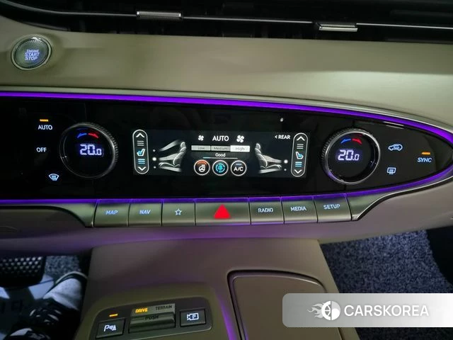 Genesis GV70 2023 Белый из Кореи, фото 2