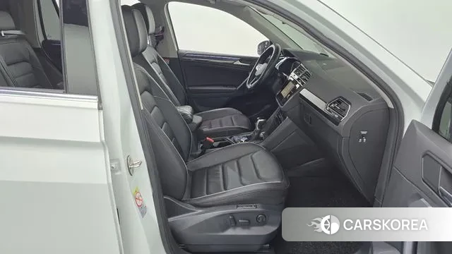 Volkswagen Tiguan second Generation 2021 Белый из Кореи, фото 2