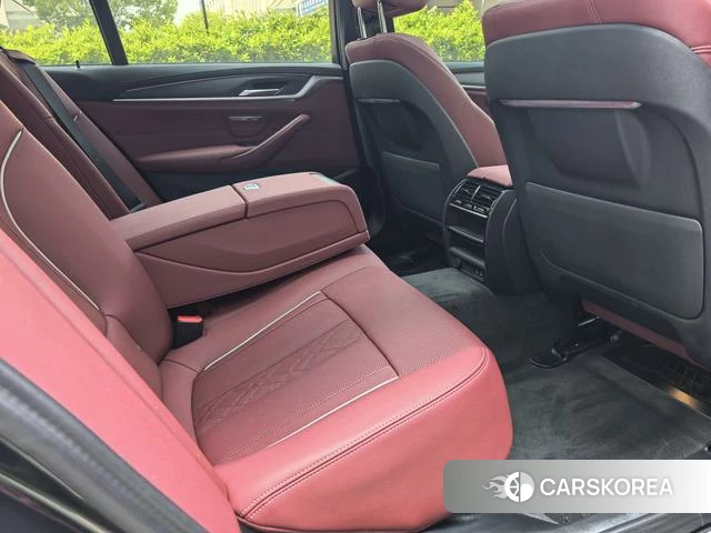 BMW 5 series 2023 Черный из Китая, фото 2