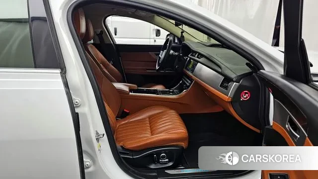 Jaguar XF (X260) 2019 Белый из Кореи, фото 2