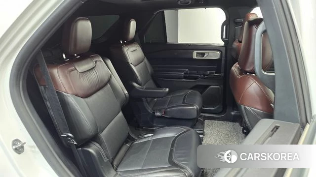 Ford Explorer 6th Generation 2022 Белый из Кореи, фото 2