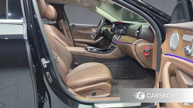 Mercedes-Benz E-Class W213 2018 Черный из Кореи, фото 2