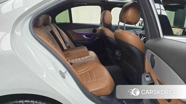Mercedes-Benz C-Class W205 2021 Белый из Кореи, фото 2