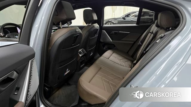 BMW 5 Series (G60) 2024 Серебристо-серый из Кореи, фото 2
