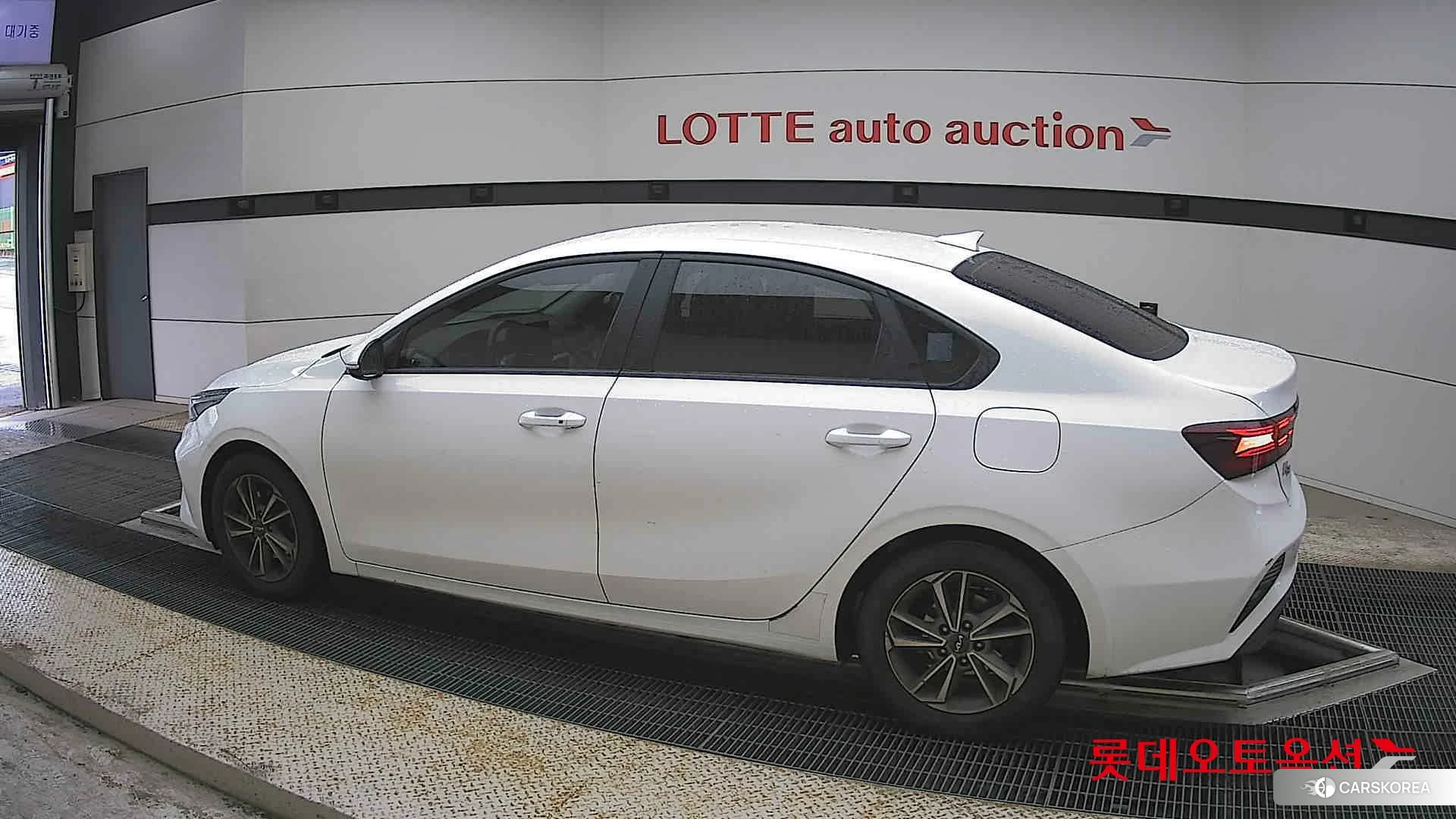 Kia K3 2022 Белый из Кореи, фото 2