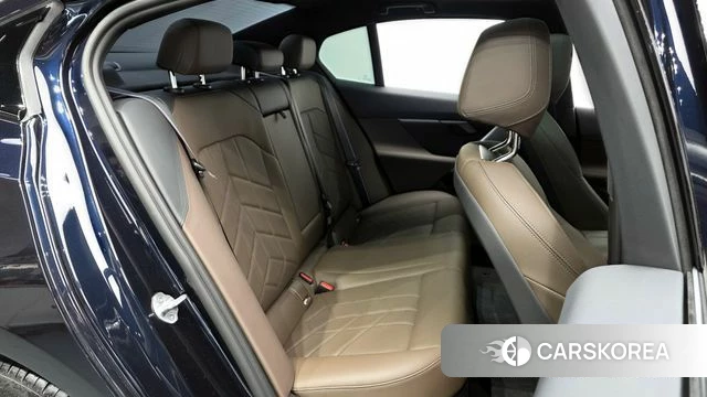 BMW 5 Series (G60) 2024 Черный из Кореи, фото 2