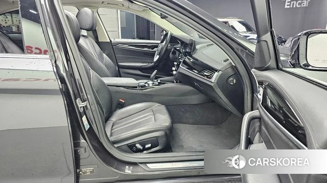 BMW 5 Series (G30) 2018 Серый из Кореи, фото 2