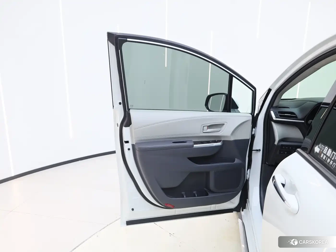 Toyota Granvia 2024 Белый из Китая, фото 2