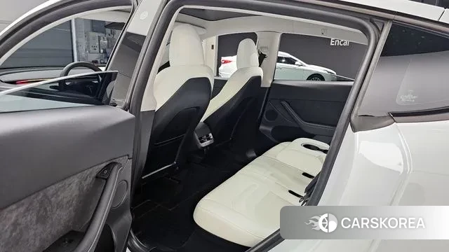 Tesla Model Y 2024 Белый из Кореи, фото 2