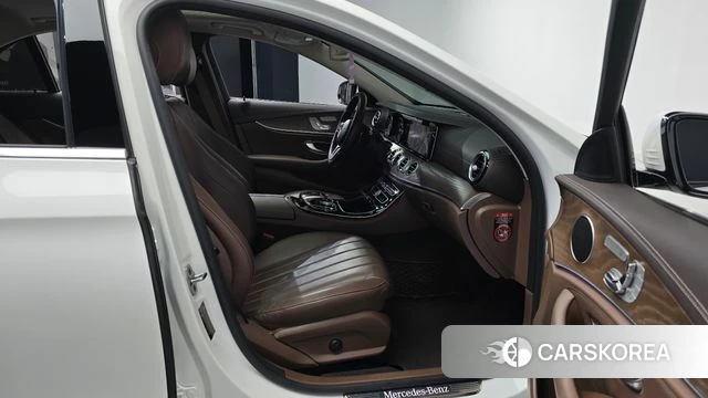 Mercedes-Benz E-Class W213 2020 Белый из Кореи, фото 2