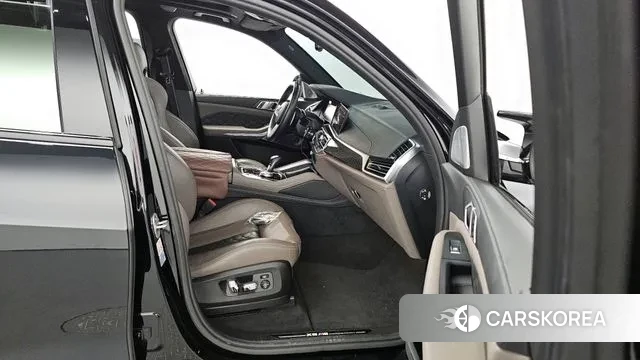 BMW X5M (G05) 2021 Черный из Кореи, фото 2