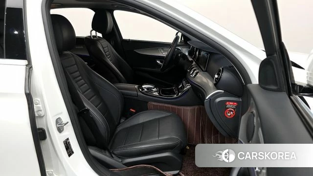 Mercedes-Benz E-Class W213 2018 Белый из Кореи, фото 2