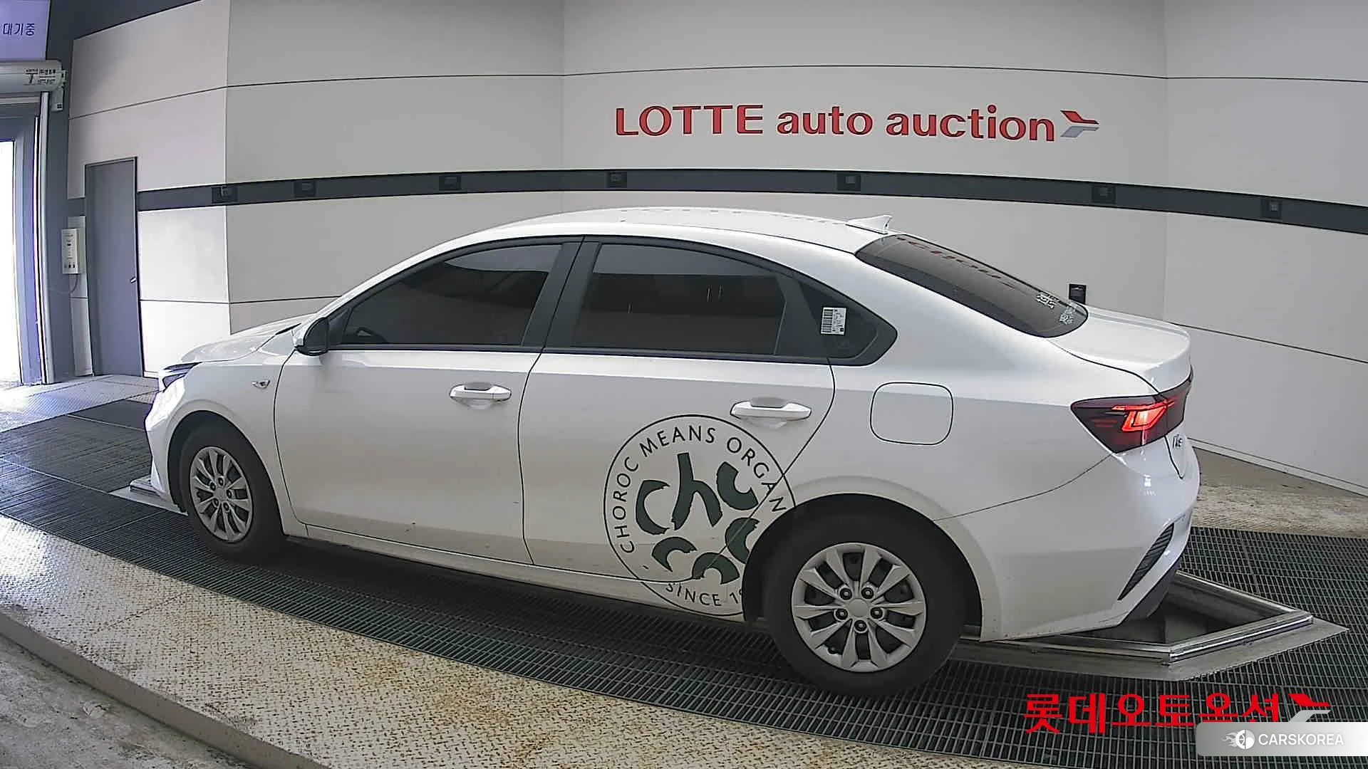 Kia K3 2024 Snow White Pearl из Кореи, фото 2