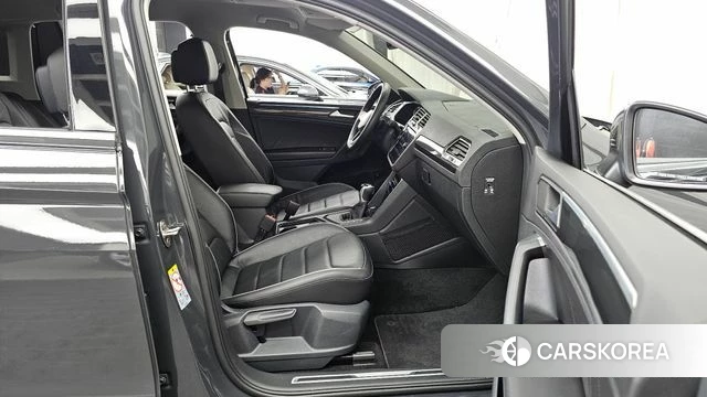 Volkswagen Tiguan second Generation 2021 Серый из Кореи, фото 2