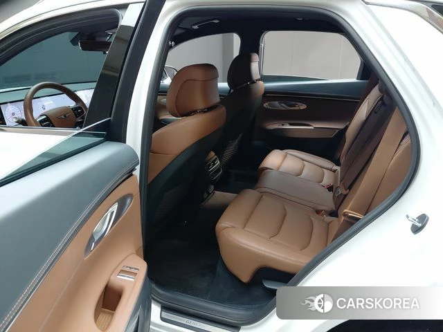 Genesis GV70 2024 Белый из Кореи, фото 2