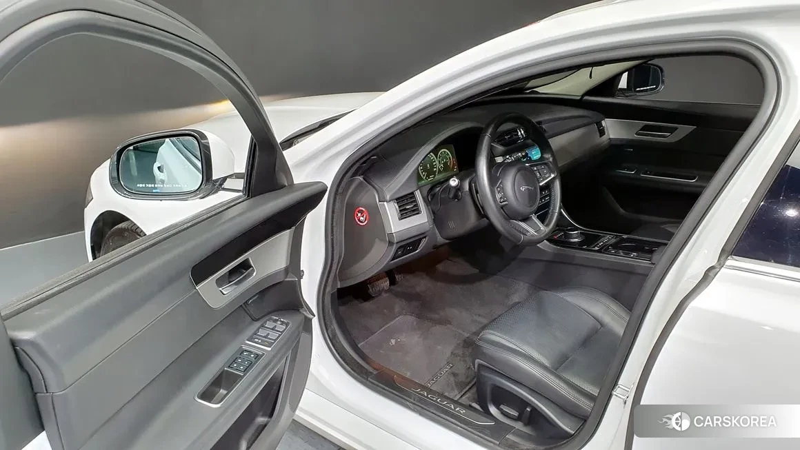 Jaguar XF (X260) 2018 Белый из Кореи, фото 2