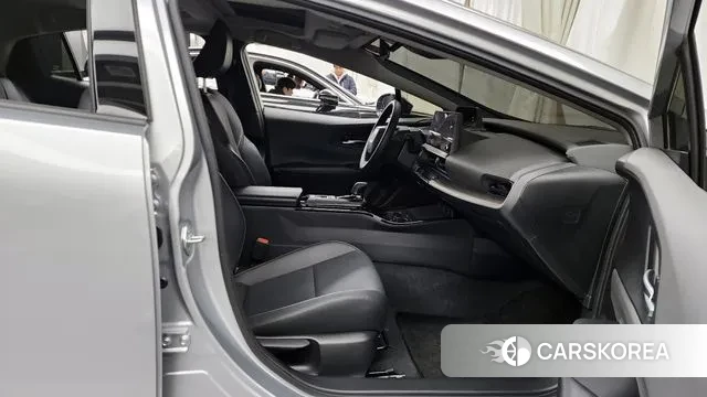 Toyota Prius 5th Generation 2024 Серебристо-серый из Кореи, фото 2