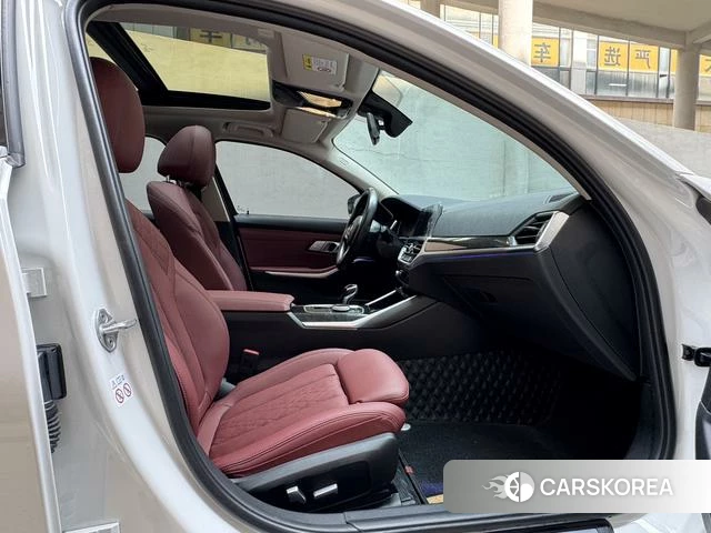 BMW 3 series 2022 Белый из Китая, фото 2