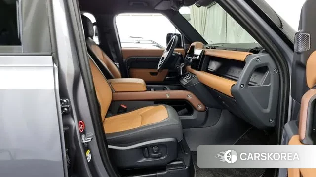 Land Rover Defender (L663) 2024 Серый из Кореи, фото 2