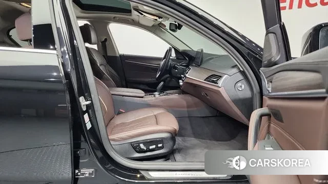 BMW 5 Series (G30) 2023 Черный из Кореи, фото 2