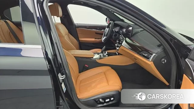 BMW 5 Series (G30) 2020 Черный из Кореи, фото 2